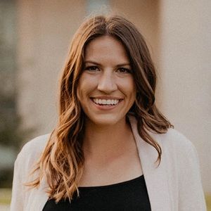 Meet your Posher, Emi